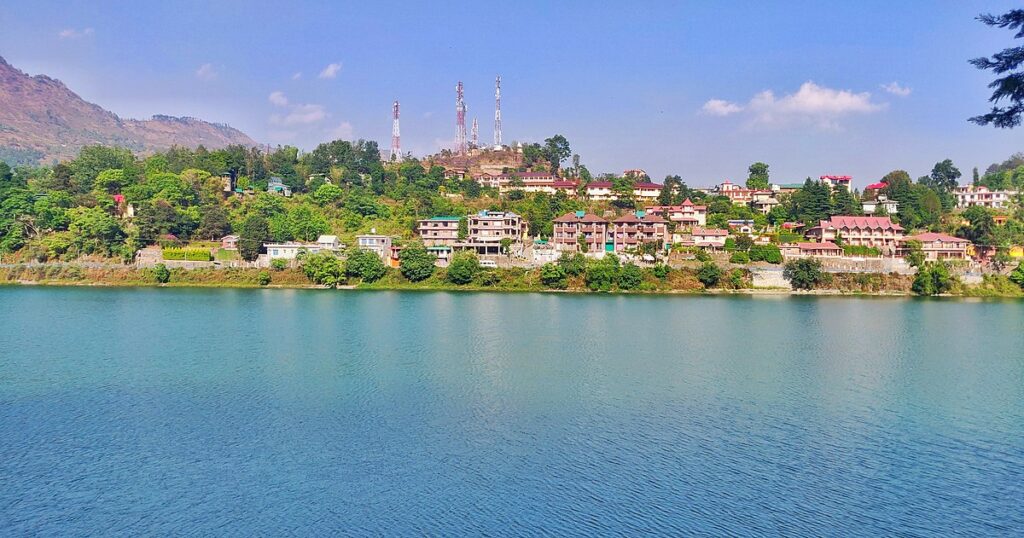 Bhimtal_lake_view_01