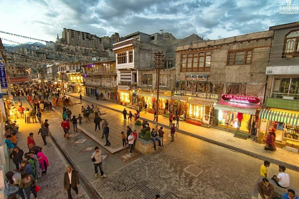 leh market