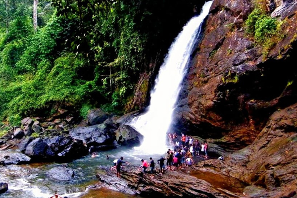 soochipara-waterfalls-wayanad